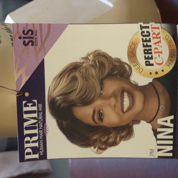 Nina wig - Picture 2 of 10